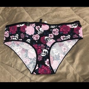 Torrid NWT Black Floral Skull panties